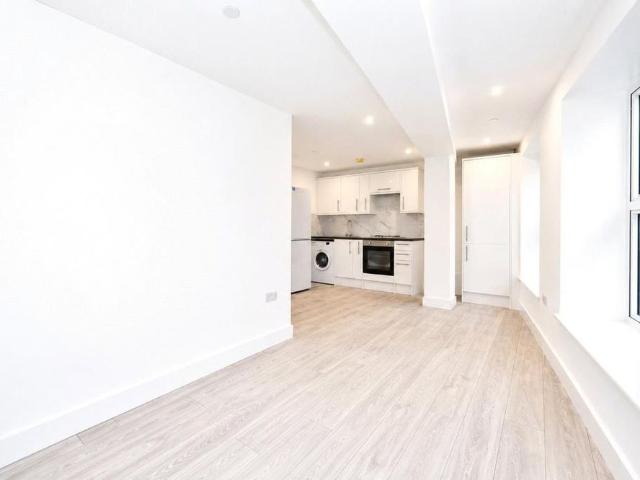Apartment for rent in Horsell, Woking