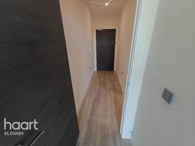 Flat for rent in Slough