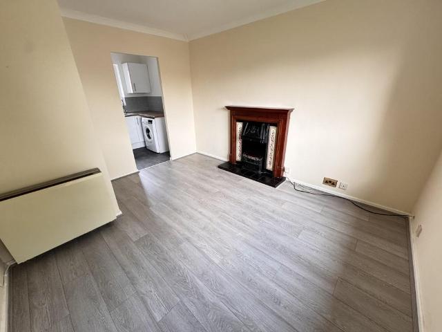 Flat for rent in Goldthorn Hill, Penn