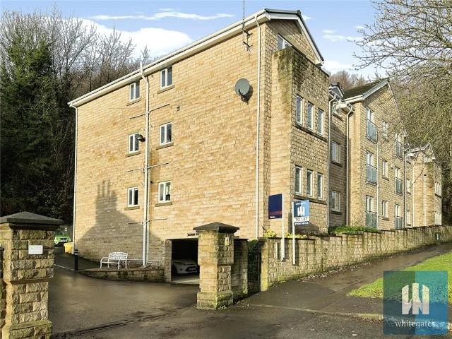 Flat for rent in Fartown, Fartown