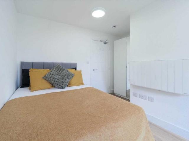 Flat for rent in Harrow Weald, Greater London