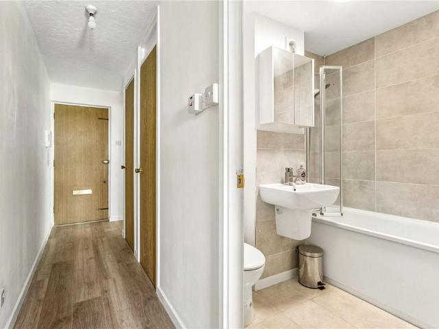 Flat for rent in Clapton, Greater London