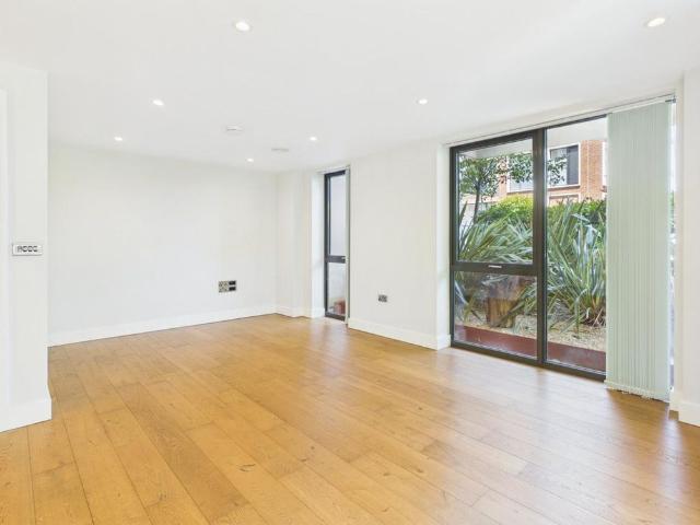 Apartment for rent in Denham, Gerrards Cross and Chalfonts Community Board, Gerrards Cross
