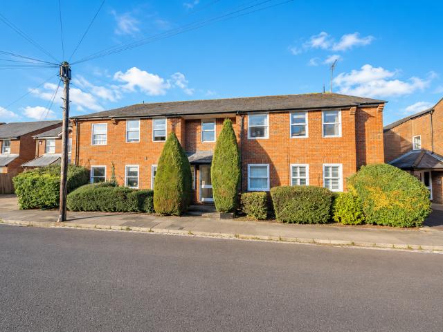 Flat for rent in St Albans, Five Acres
