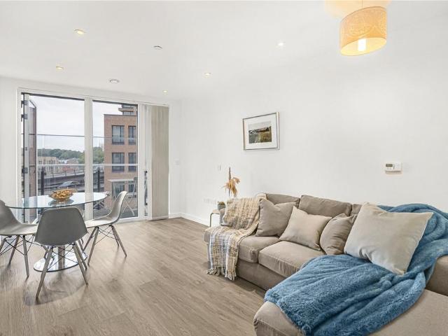 Flat for rent in London Borough of Croydon, Greater London