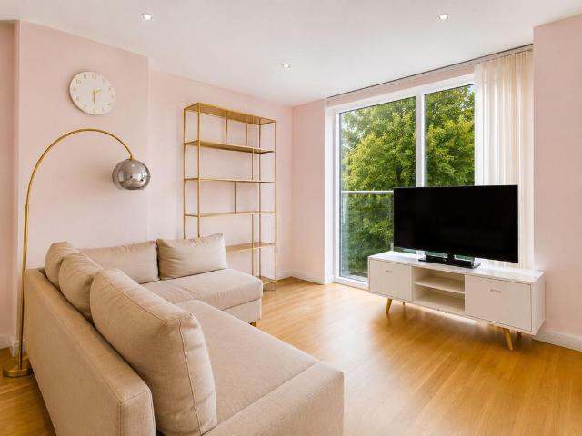 Flat for rent in Woodberry Down, Stamford Hill