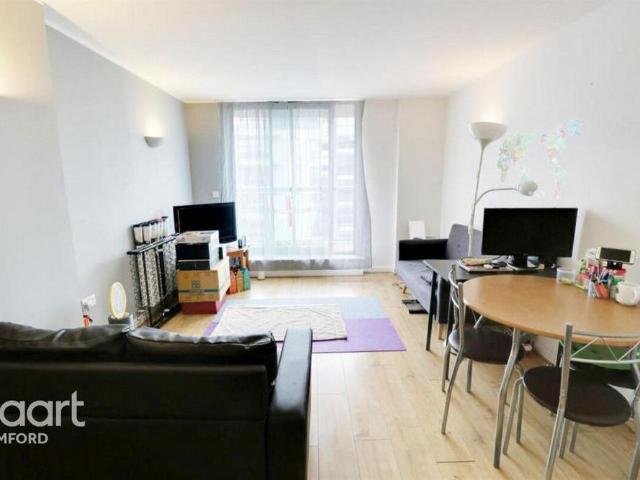 Apartment for rent in Rush Green, Greater London