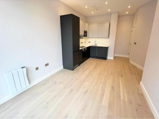 Apartment for rent in West Byfleet, Woking