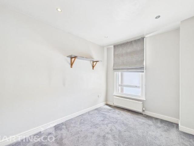 Apartment for rent in Broadwater Down, Sandown Park