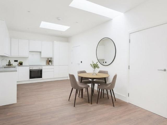 Flat for rent in Rose Hill, Mole Valley