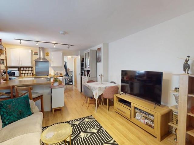 Apartment for rent in Ewens Farm, Golden Valley
