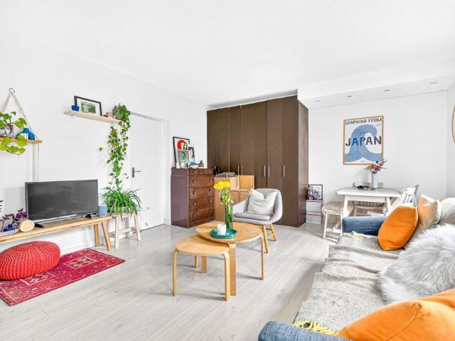 Flat for rent in West Hackney, Greater London