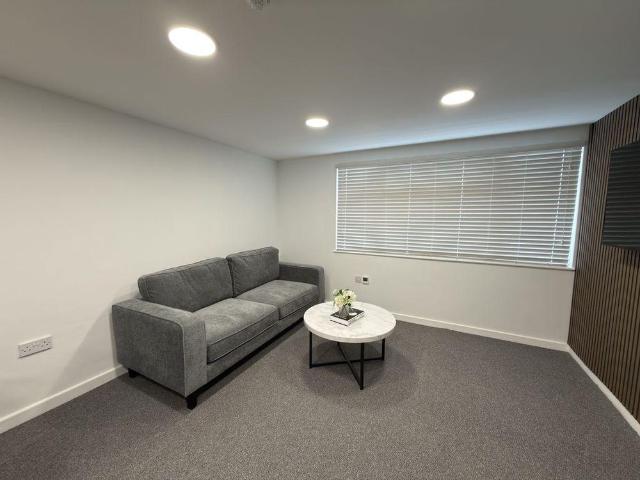 Apartment for rent in Lindley, West Yorkshire