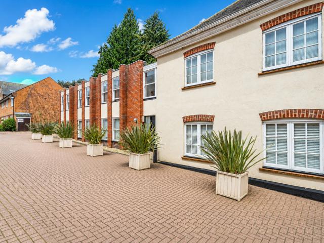 Flat for rent in St Albans, Five Acres