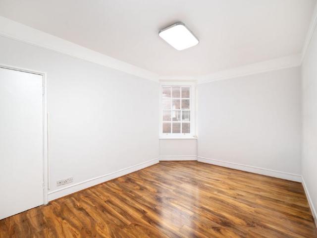 Flat for rent in St. John's Wood, Greater London