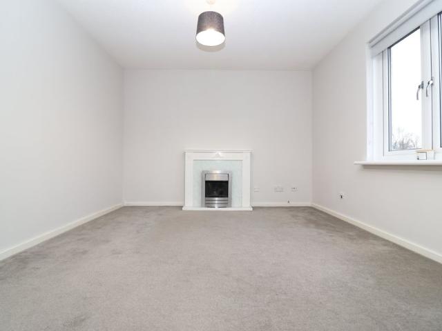 Apartment for rent in Maryhill Park, Summerston