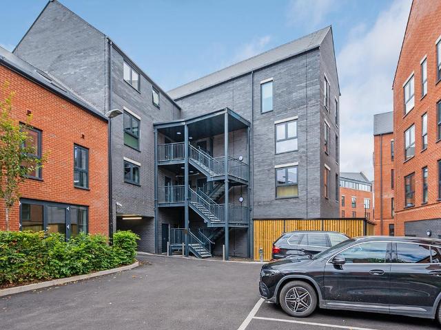 Flat for rent in Enborne, West Berkshire