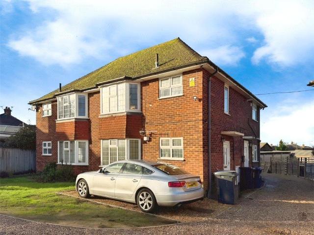 Flat for rent in Woking, Surrey