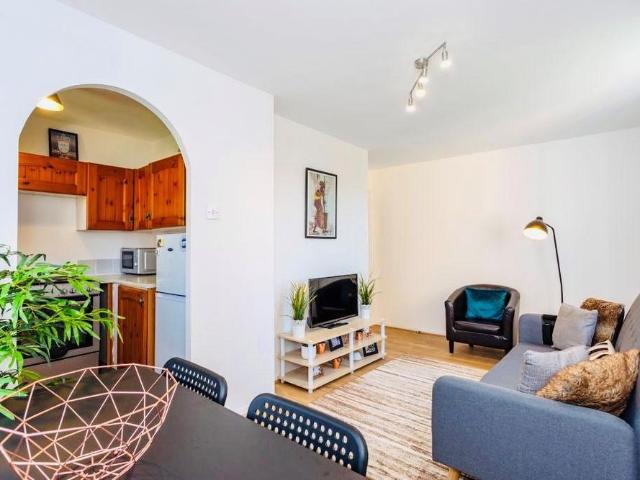 Apartment for rent in Thames View, Greater London