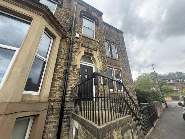 Flat for rent in Birkby, Huddersfield