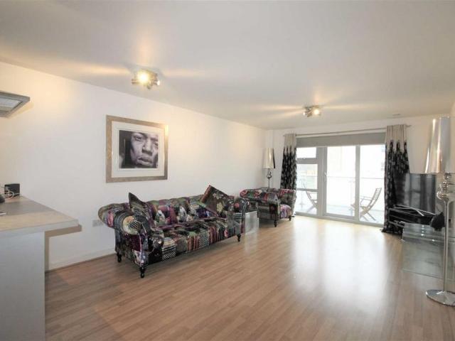 Apartment for rent in Woodford, School House