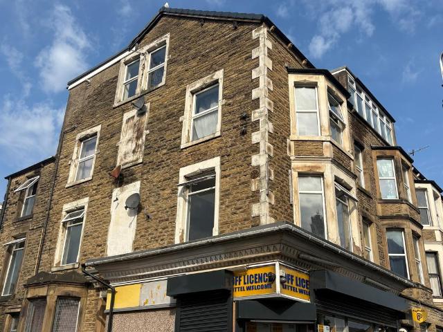 Flat for rent in West End, Bare