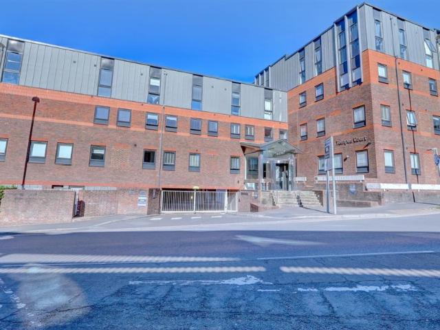 Flat for rent in Cressex, Isle Of Man