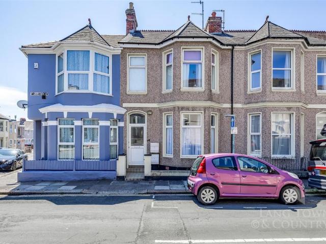 Flat for rent in Cattedown, Mount Wise