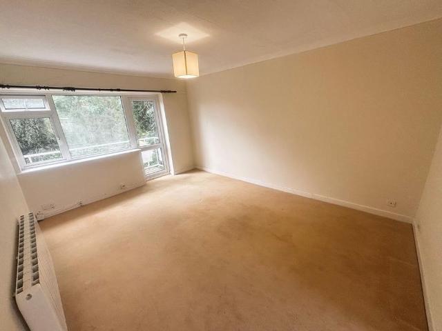 Apartment for rent in Cliff Hill, Green Close