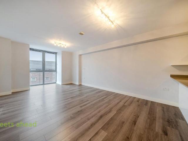 Flat for rent in London Borough of Croydon, Greater London