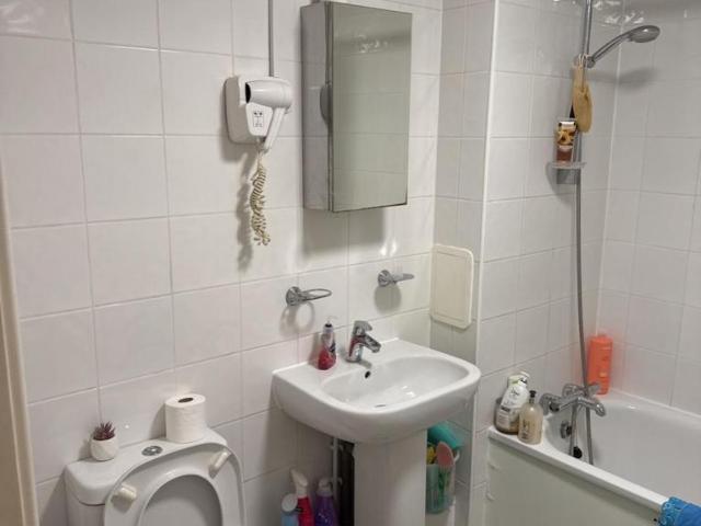 Flat for rent in Upton, Cat Hill