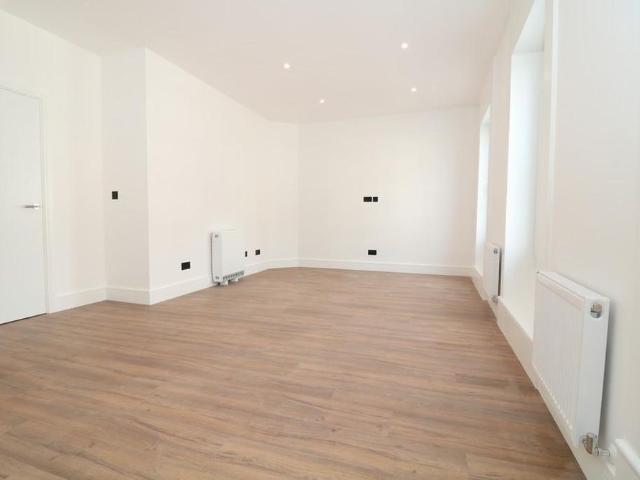 Apartment for rent in Pachesham Park, Surrey