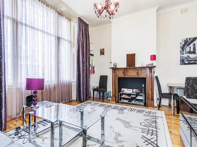 Flat for rent in South Kensington, Greater London