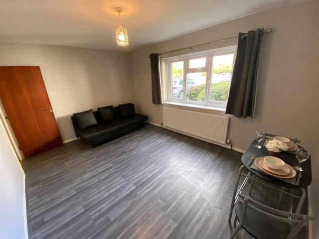 Apartment for rent in Lane, Greater London