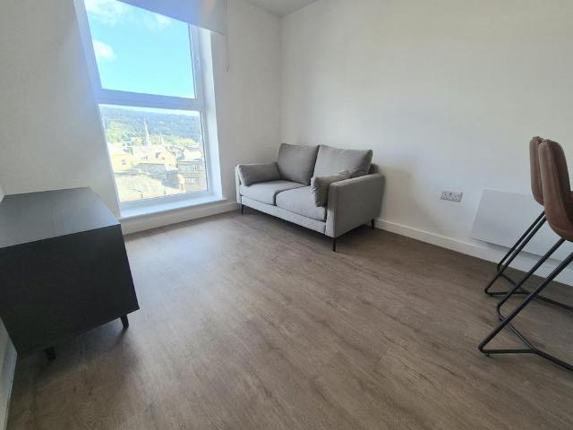 Apartment for rent in Woolshops, Calderdale