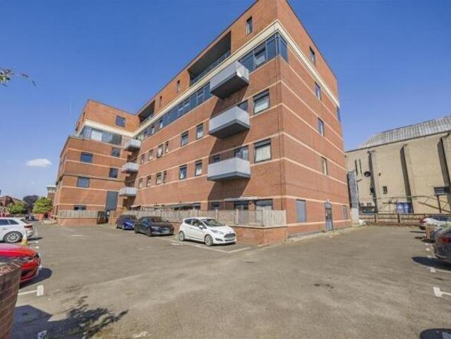 Flat for rent in Slough