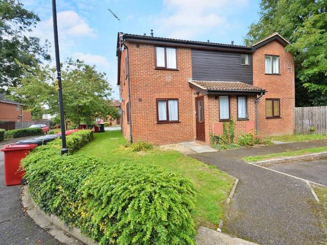 Flat for rent in Slough