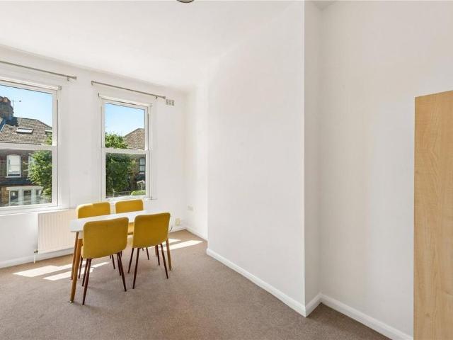 Apartment for rent in Brownswood Park, Stoke Newington