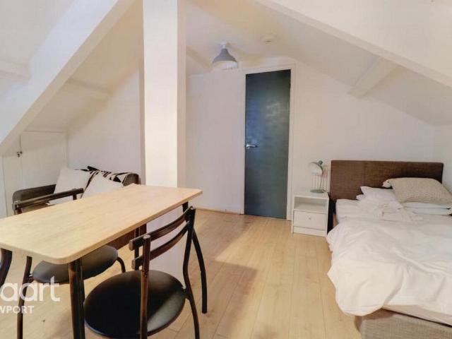 Apartment for rent in Ladyhill, Wales