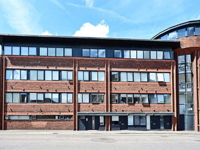 Flat for rent in Horsell, Woking
