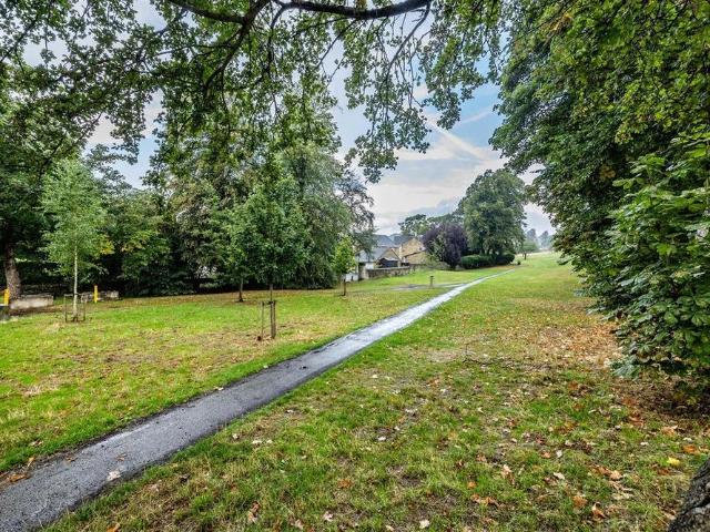 Apartment for rent in Copley, Savile Park