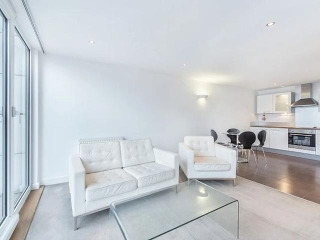 Apartment for rent in Custom House, Greater London