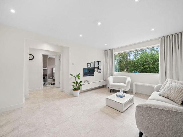 Apartment for rent in Weybridge, Elmbridge