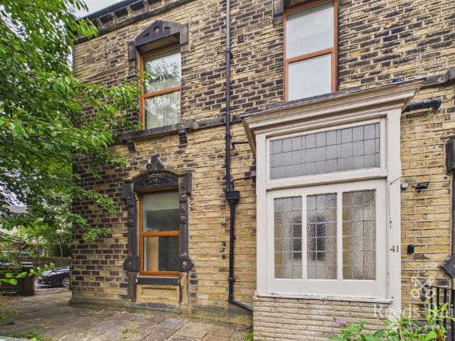 Flat for rent in Lindley, West Yorkshire
