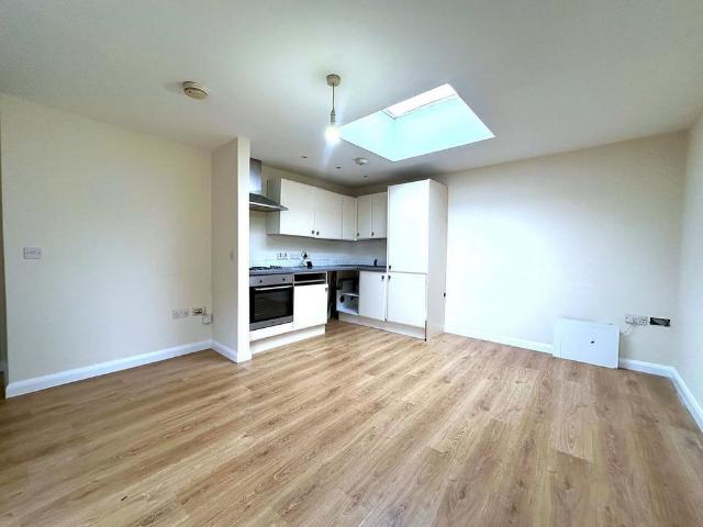 Apartment for rent in London Borough of Ealing, Greater London