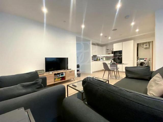 Apartment for rent in Bermondsey Village, Greater London