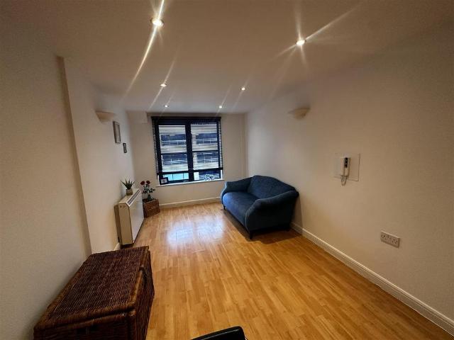 Flat for rent in City Centre, Georgia