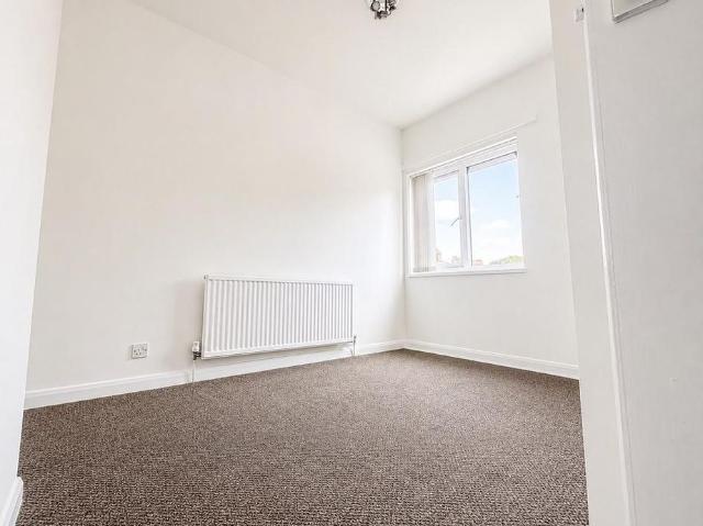 Apartment for rent in Hough Green, Two Mills