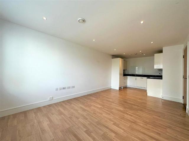 Apartment for rent in Lower Halliford, Surrey
