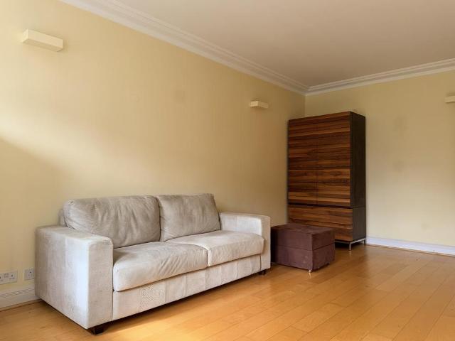 Flat for rent in Earl's Court, Isle Of Man